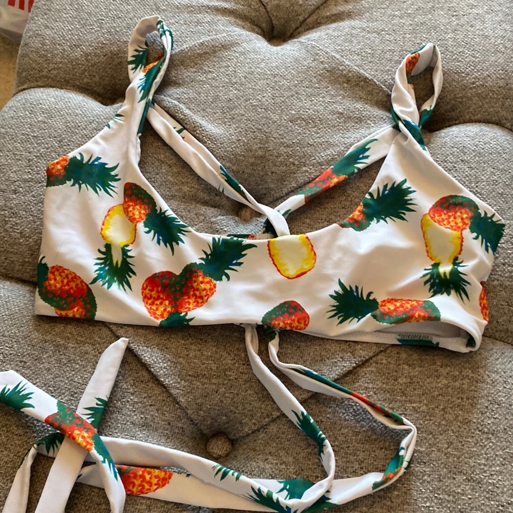 Bikini top with cool back